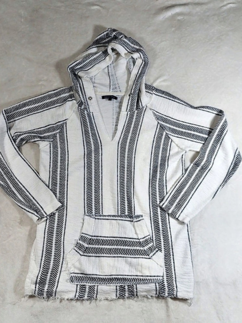 Ocean Drive Geometric Hooded Pullover in White & Blue Size Medium